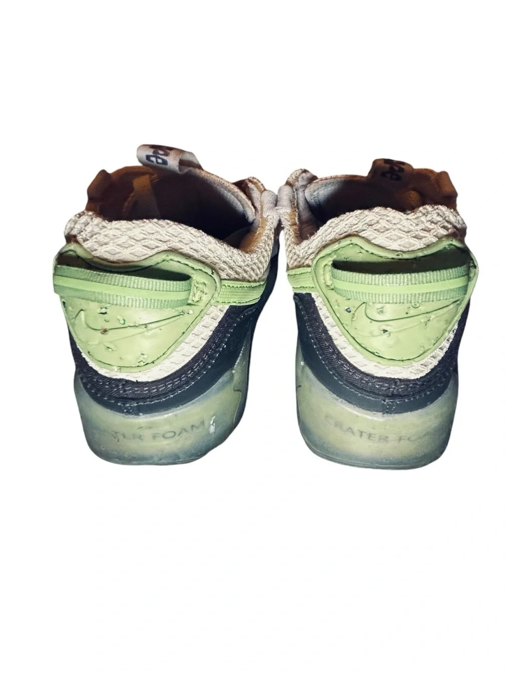 Nike White & Pale Green Sneakers size 9 1/2